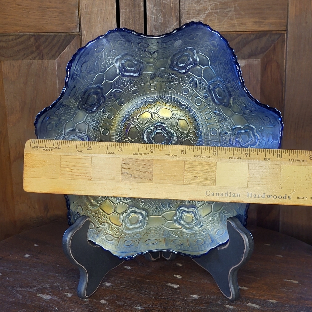 Antique Fenton "Captive Rose" carnival glass bowl - Picture 4 of 15